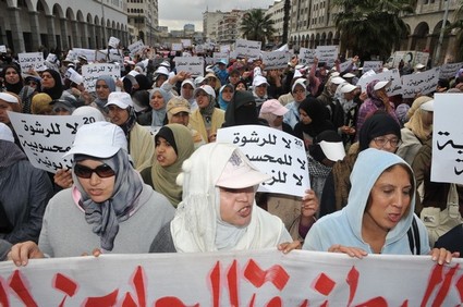 مظاهرة حاشدة في البيضاء تطالب بإسقاط الاستبداد ووكالات اجنبية اعتبرتها اقل عددا من السابقة،