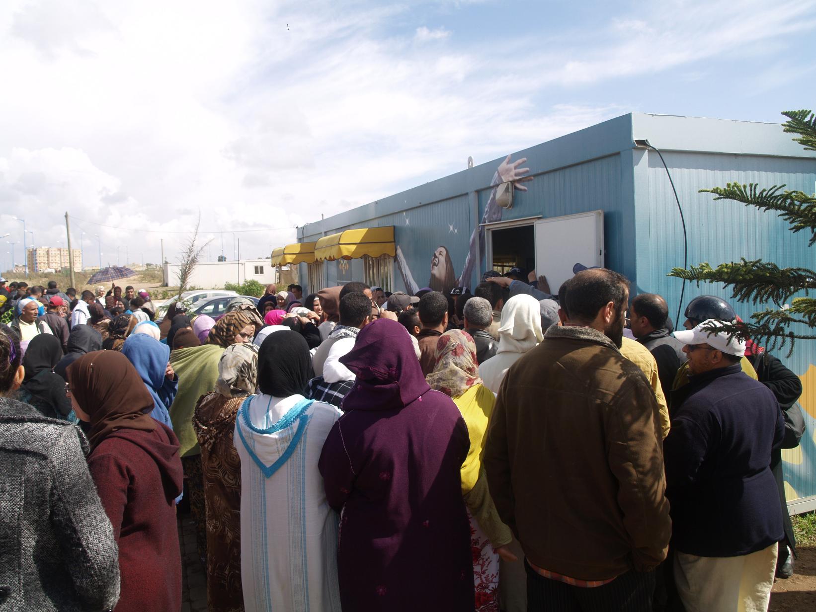 بداية تسويق السكن الاقتصادي بالقطب الحضري حي المطار على ايقاع الاحتجاج و الازدحام