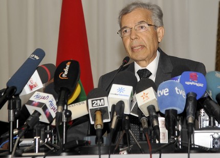 المنوني أنهى صياغة مشروع الدستور و يجتمع قريبا مع الأحزاب