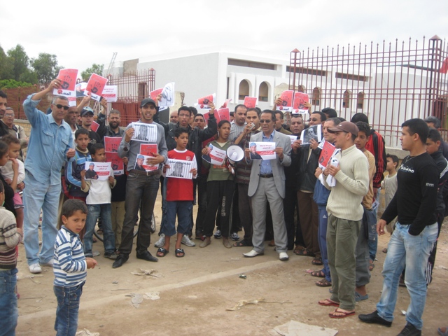 هيئات من مدينة أزمور تنخرط في سلسلة الوقفات التضامنية مع رشيد نيني