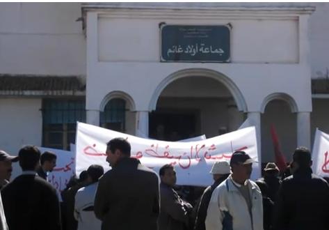 إحراق شاحنتين وتكسير سيارة جماعة أولاد غانم