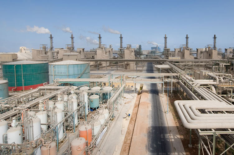 الفوسفاط ثروة وطنية .. توزعت خيراتها بالزبونية