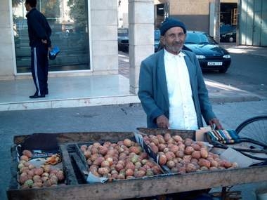 ظاهرة الباعة المتجولين بآزمور و الجديدة منافسة غير متكافئة و حلول غير مستبقة