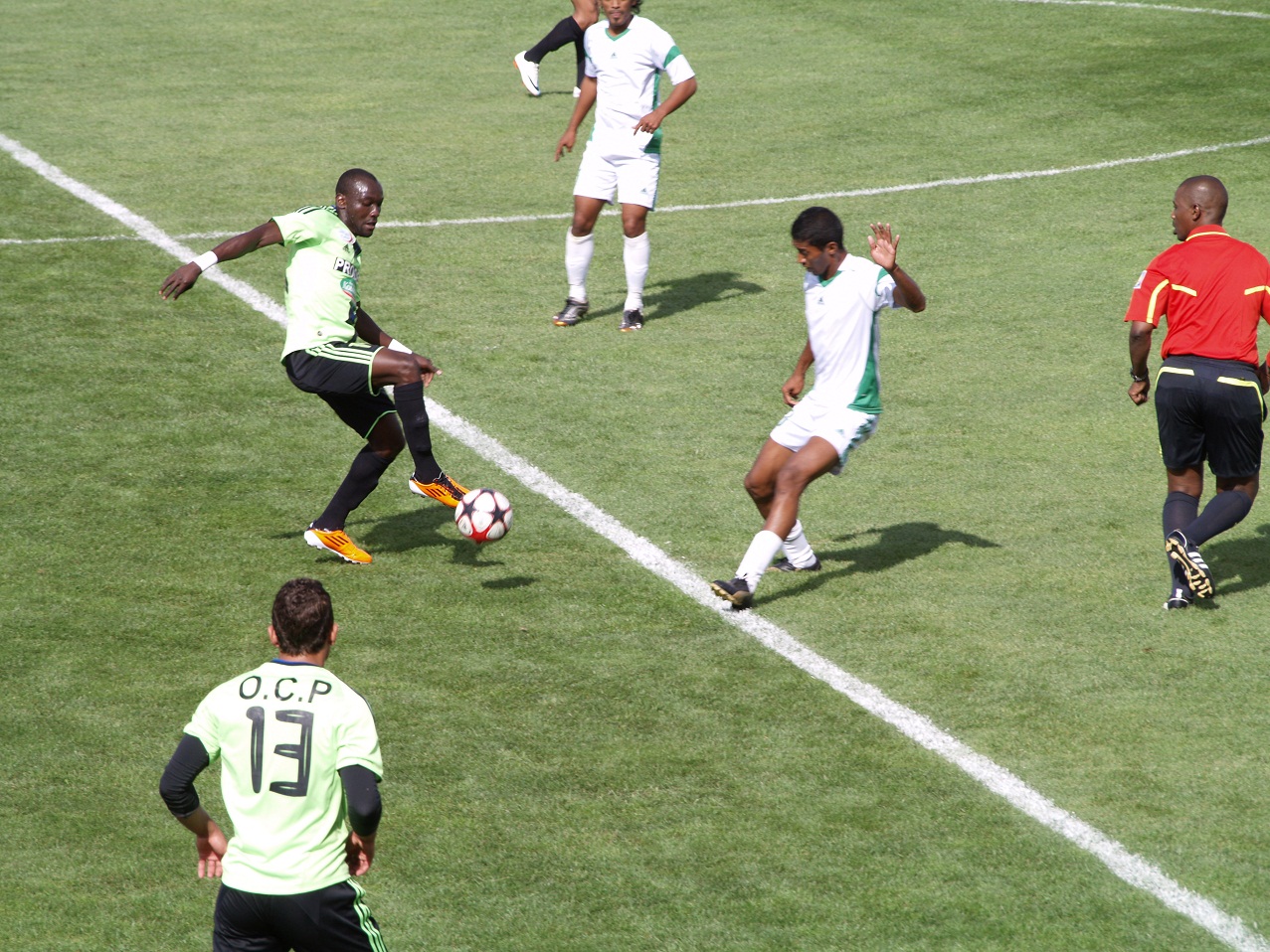 الدخول الى مباراة الدفاع الحسني الجديدي و انتر كلوب الأنغولي بالمجان