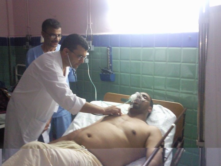 تقرير مصور للمواجهات التي وقعت بين حركة 20 فبراير و معارضيها بالجديدة و خليفة المقاطعة التانية من بين المصابين