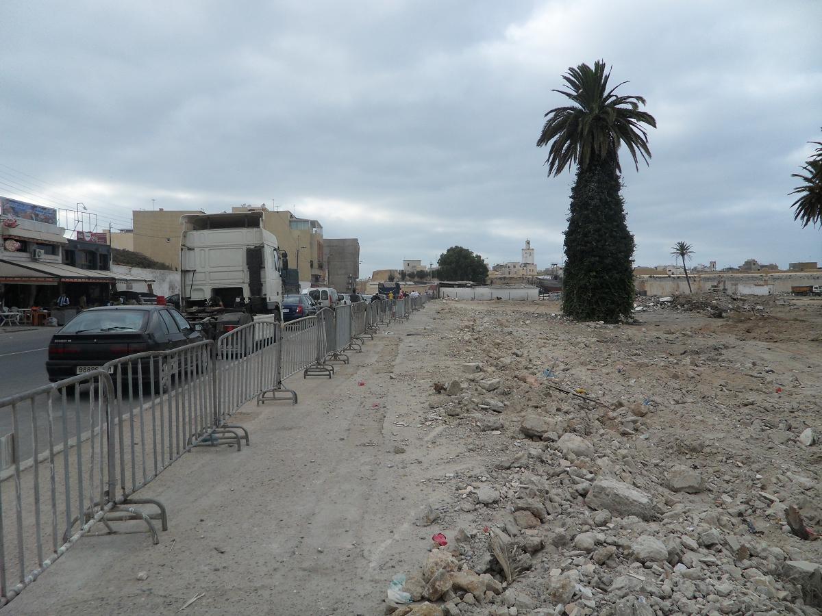 هدم الجدار الرئيسي لميناء الجديدة لانجاز حديقة و ساحة عامة تربط مركز المدينة بالبحر