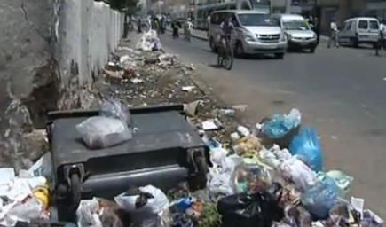 الأزبال و النفايات تغزو شوارع الجديدة و المواطنون يشتكون من ضعف الخدمات