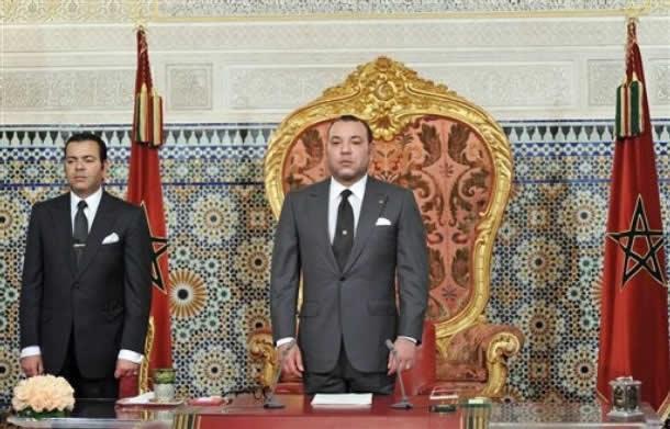 جلالة الملك يشيد في الخطاب السامي بالانخراط القوي للشعب المغربي في إنجاز التحول الدستوري الكبير