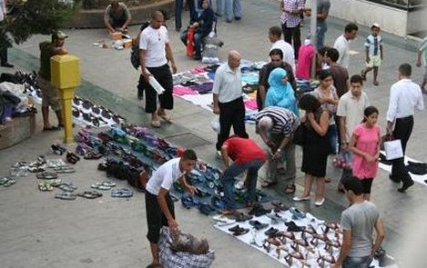 ظاهرة الباعة المتجولين بآزمور أهي عجز للسلطات المحلية  أم تواطؤ و لعبة انتخابات