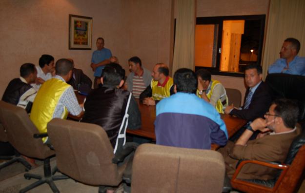 المعطلون يبيتون في مقر البلدية بعد اقتحامهم لها  زوال هذا اليوم و المفاوضات مع رئيس البلدية تنتهي الى الفشل (صور)