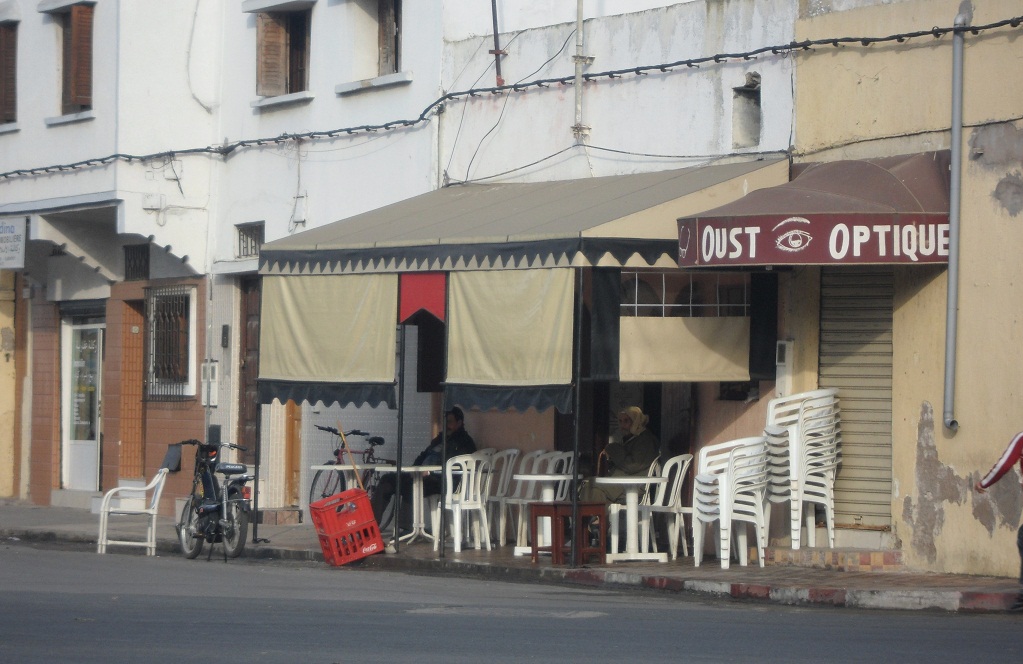 المقاهي الشعبية للشاي بمدينة الجديدة كانت تجمع الغني والفقير والمسلم واليهودي