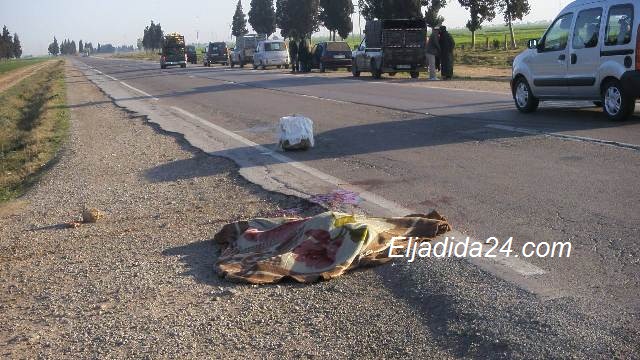 مقتل شخص في حادثة سير قرب سيدي إسماعيل، يوم الخميس، وهروب الجاني (+صور)