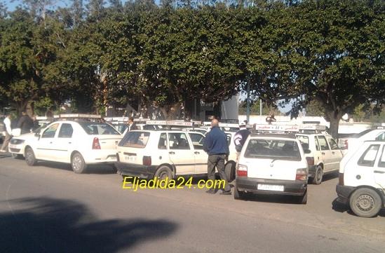 إضراب سيارات الأجرة الصغيرة يوم الاربعاء بالجديدة، يشل حركة النقل بالمدينة