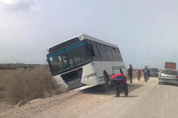 عودة إضراب حافلات أزاما يشل الحركية، و يربك الحسابات أمام صمت الجمعيات و السلطات