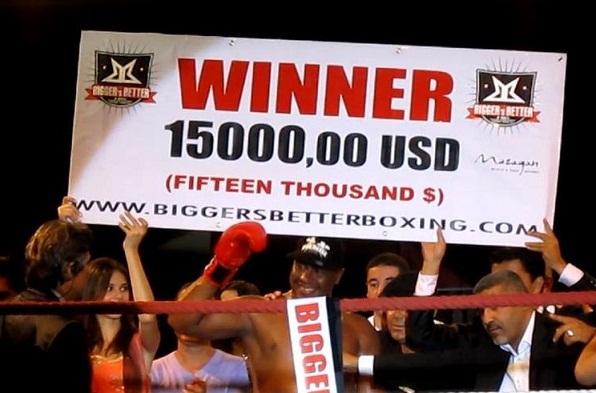 الفرنسي فبريس يفوز بالدوري العالمي للملاكمة الثقيلة