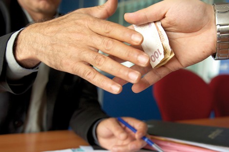 دراسة: 60 % من مقاولات المغرب تعتبر الرشوة متفشية في مجال الصفقات العمومية