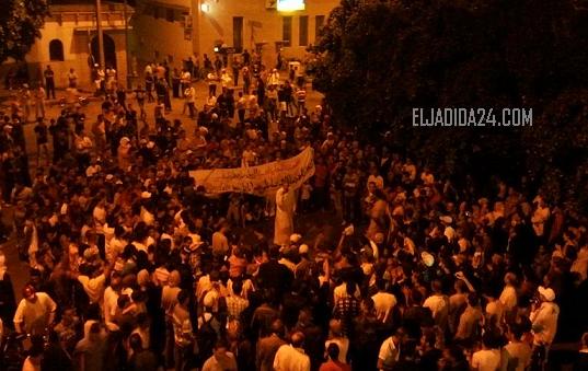 آزمور: المئات من المواطنين في وقفة احتجاجية تنديدا بالاساءة للرسول الكريم