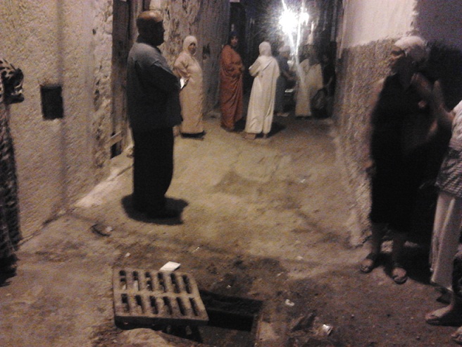 سكان درب سباطة بأزمور يشتكون من إختناق قنوات الصرف الصحي (+ فيديو