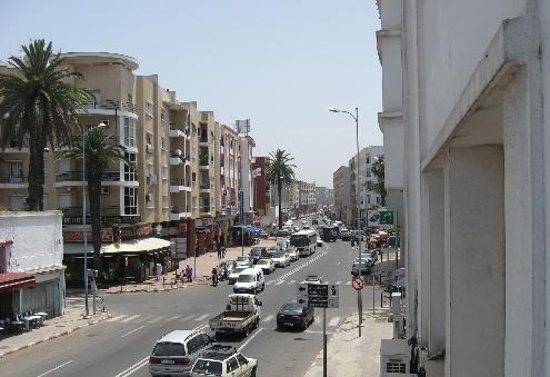 اقتحام عيادة طبيب بشارع محمد الخامس بالجديدة بالسيوف وسرقة الطبيب وزبائنه