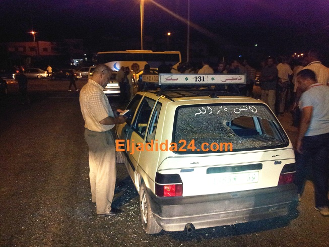 بالصور.. طاكسي صغير بالجديدة يتعرض إلى اعتداء بالرصاص الحي قرب اسيما