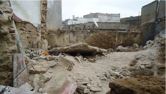 عامل إقليم الجديدة يتفقد المنازل المنهارة بآزمور و يعدل عن الصلاة بمسجد بسبب تسربات مائية