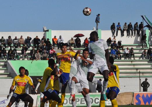 الدفاع الجديدي يتعادل بميدانه أمام الفتح الرباطي (صور من المباراة)