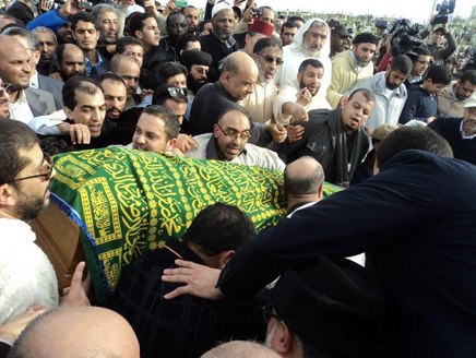 عشرات الآلاف في تشييع جنازة شيخ جماعة العدل والإحسان