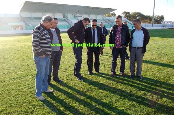 المنسق العام لنادي اولمبيك ليون يتفقد ملعب العبدي استعدادا لمباراة ودية بين الفريق الفرنسي و الدكالي