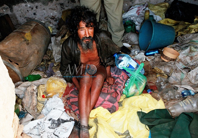 فلاح يحتجز شقيقه 15 سنة بإقليم الجديدة وهو مكبل الرجلين بسلاسل حديدية