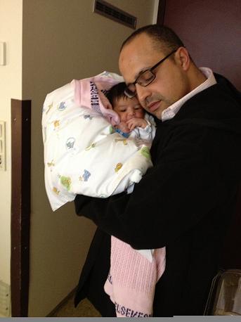 مبروك ليونس عفري  ونورة منير بالديار  النرويجية مولودتهما الجديدة