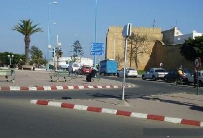 من المستفيد من مداخيل المواقف العشوائية للسيارات بآزمور ؟