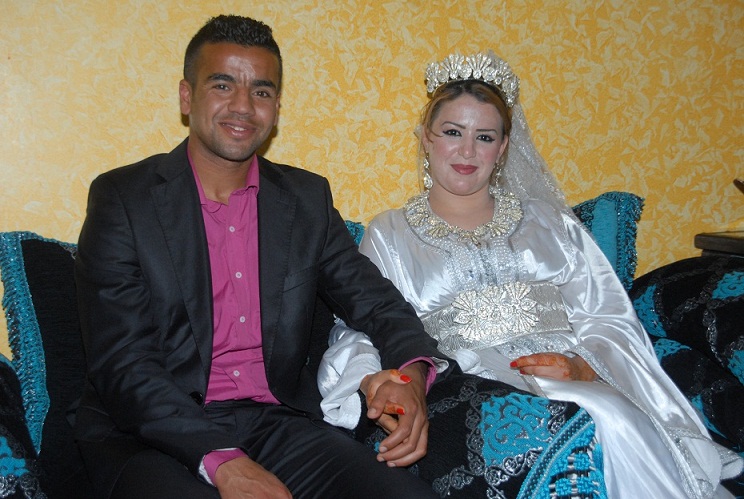 تهنئة للاعب احميدة الدمياني  بمناسبة عقد قرانه على الآنسه نسرين