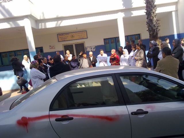 تصاعد الاحتجاج بمستشفى محمد الخامس بالجديدة وانقسامه إلى معسكر للأطباء وآخر للممرضين