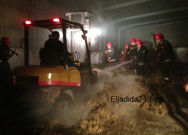 بالصور.. الوقاية المدنية تتمكن من اخماد حريق شب داخل شركة بالحي الصناعي بالجديدة