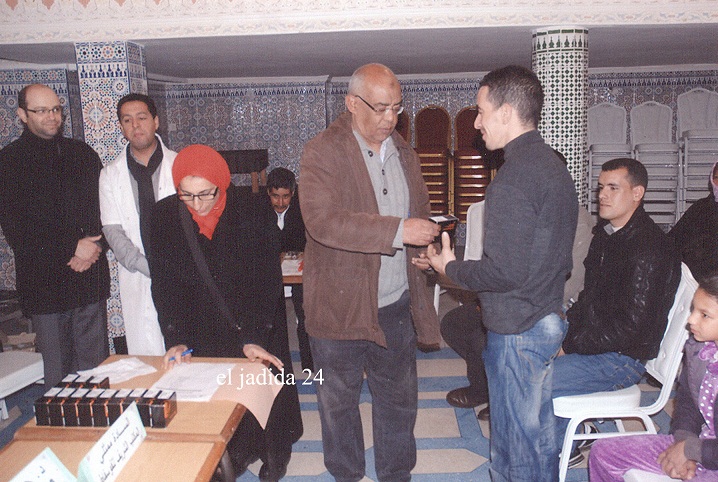 في حفل بهيج جمعية التضامن للمعاق بالجديدة توزع كراسي متحركة وسماعات