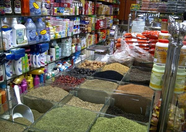 عطارون يعبثون بصحة الناس ويبيعون خلطات الموت في مستودعات مليئة بالبكتيريا وفضلات الفئران والحشرات