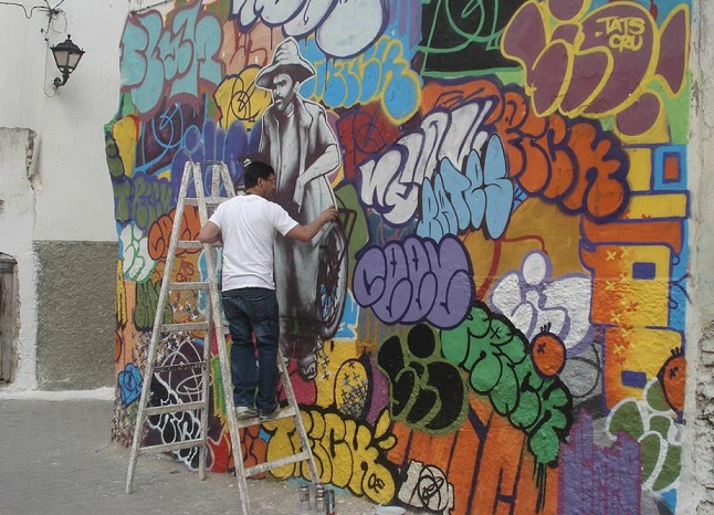 بالصور.. مهرجان الفنون التشكيلية بأزمور يتحول الى فن اسوار المدينة