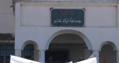 شاب يقدم على محاولة الانتحار بتناوله سما ويلقي بنفسه أمام مركز درك أولاد غانم بإقليم الجديدة