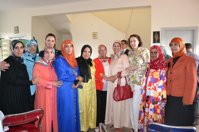 أسرة التعليم بالجديدة تكرم الأستاذة الحاجة عائشة فاتح