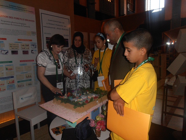 ورش مجموعة مدارس الحوزية في المعرض الدولي للبيئة بمراكش يحظى بزيارة الاميرة للاحسناء ووزير التربية الوطنية ووزير الطاقة