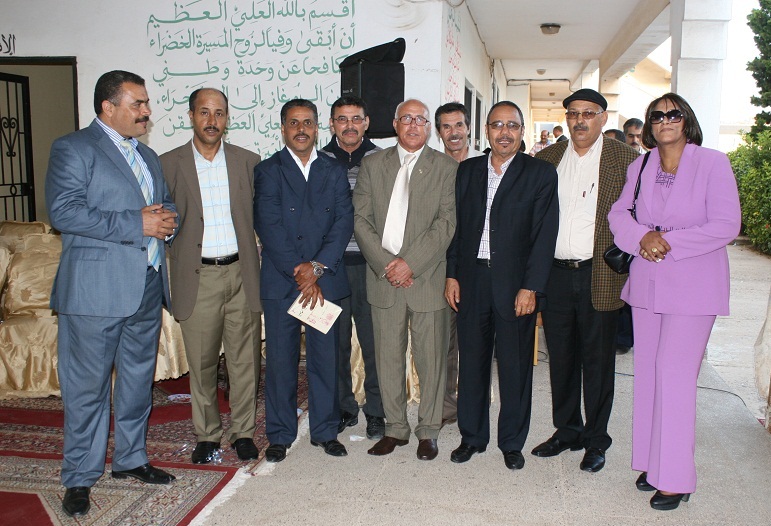 أسرة التعليم بالجديدة تحتفي بالاستاذ المتقاعد الحاج محمد فيفاني