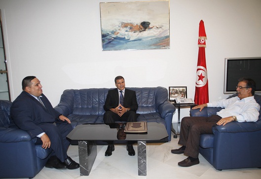 جلسة عمل بين وزير الشباب والرياضة التونسي ورئيس الكونفدرالية الإفريقية للمصارعة