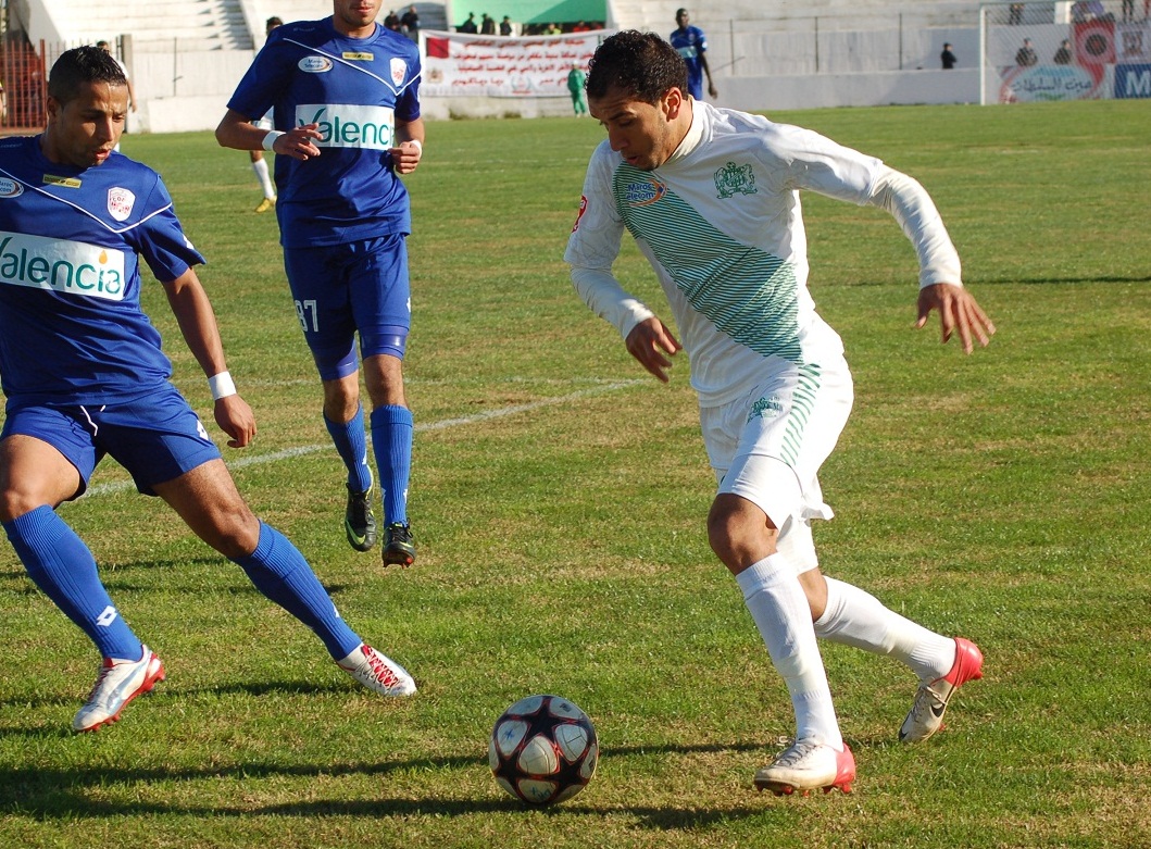 بعد أن أقنعه مسكوت وبنشيخة.. حدراف يوقع لـ 3 سنوات رفقة الدفاع الجديدي