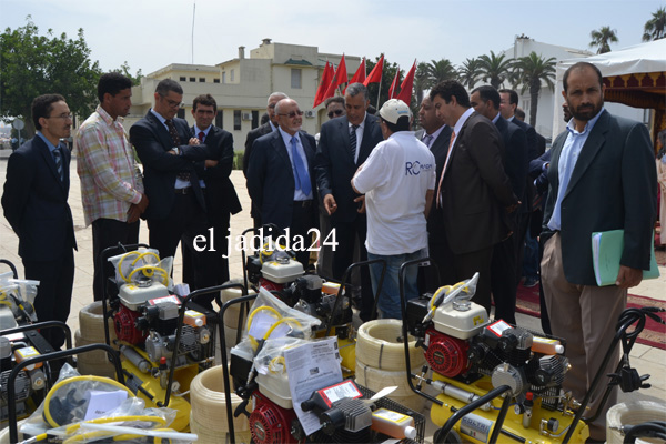 تحت إشراف عامل الإقليم,, توزيع ضواغط هواء التنفس على غطاسي وبحارة جني الطحالب في إقليم الجديدة