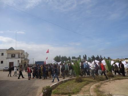 ساكنة أولاد غانم تحتج ضد سياسة التهميش و اللامبالاة