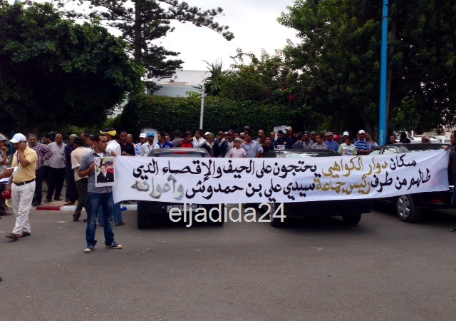 مقالع الرمال تخرج ساكنة جماعة سيدي علي بنحمدوش بازمور للاحتجاج أمام مقر عمالة الجديدة