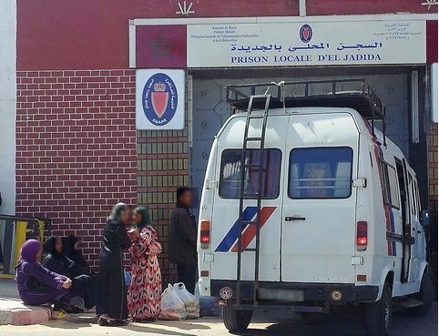 ترونسفير نزلاء السجن بالجديدة في ظروف ووسائل نقل غير لائقة.. على من  تقع المسؤولية  القانونية ؟!