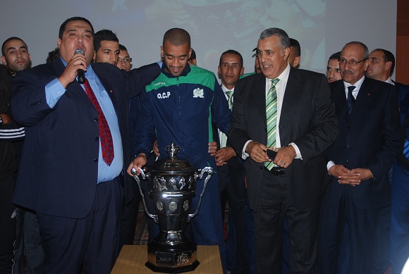 استقبال رسمي حافل للاعبي الفريق الدكالي وتخصيص حافلة مكشوفة للاعبين جابت أهم شوارع المدينة