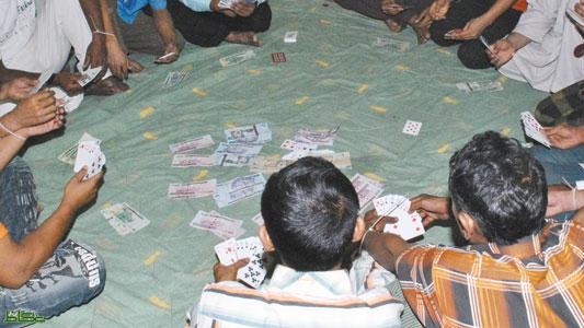 ايقاف 10 أشخاص في مداهمـــة وكـــر للقمــار بحي البركاوي بالجديدة