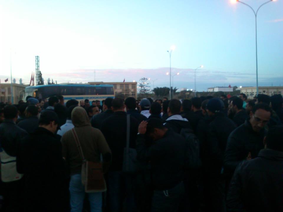 عمال “OCPSKILLS” يحملون الشارة الحمراء ويطالبون بتسوية وضعيتهم المالية والإدارية وينتفضون ضد ضبابية البرنامج